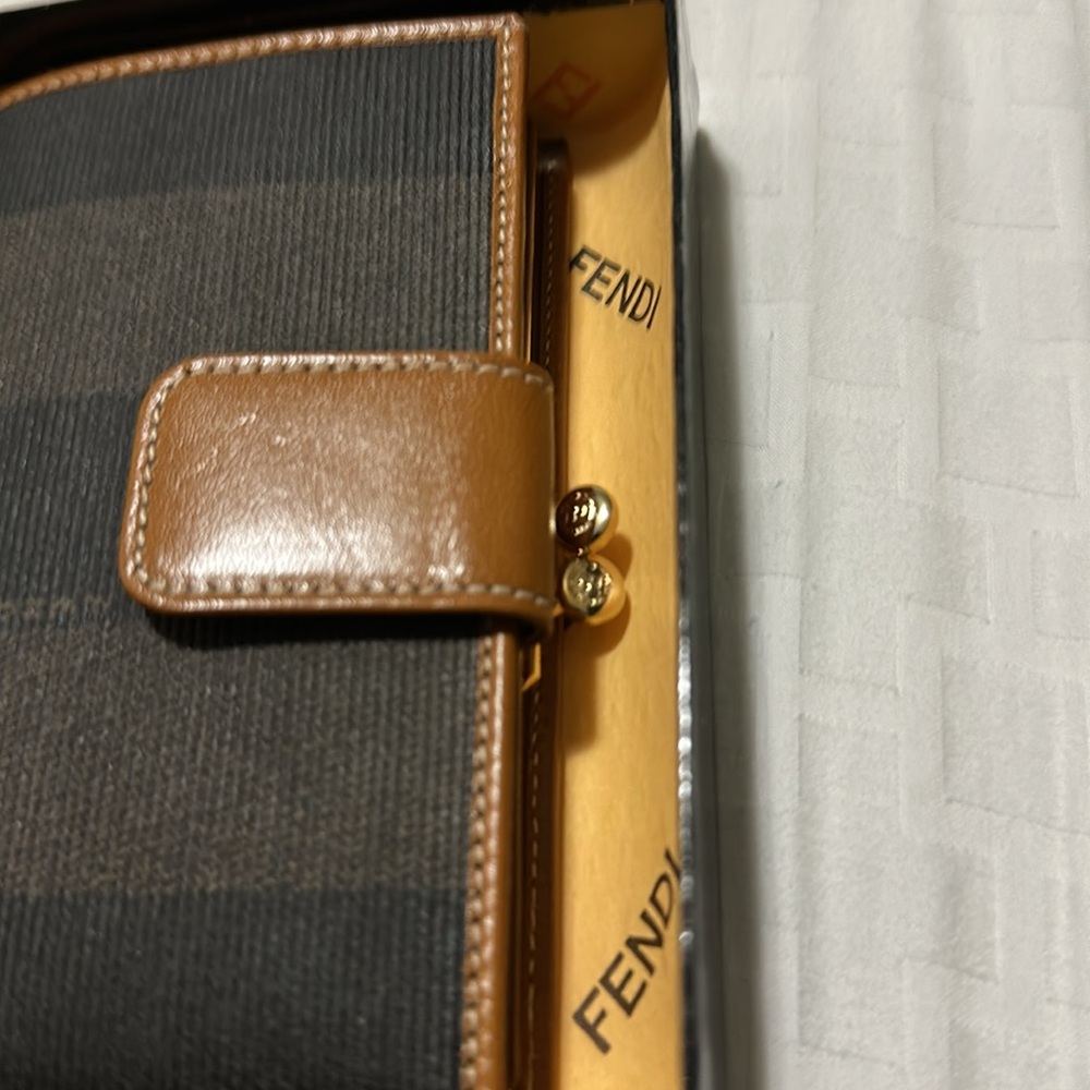 🔥NWT Authentic Fendi PEQUIN KISS-LOCK WALLET - Picture 8 of 12
